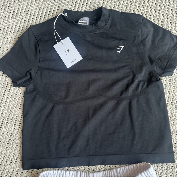 Gymshark Set Women's NWT Black Seamless Boxy Tee & White Sweat Shorts Outfit - Picture 3 of 8
